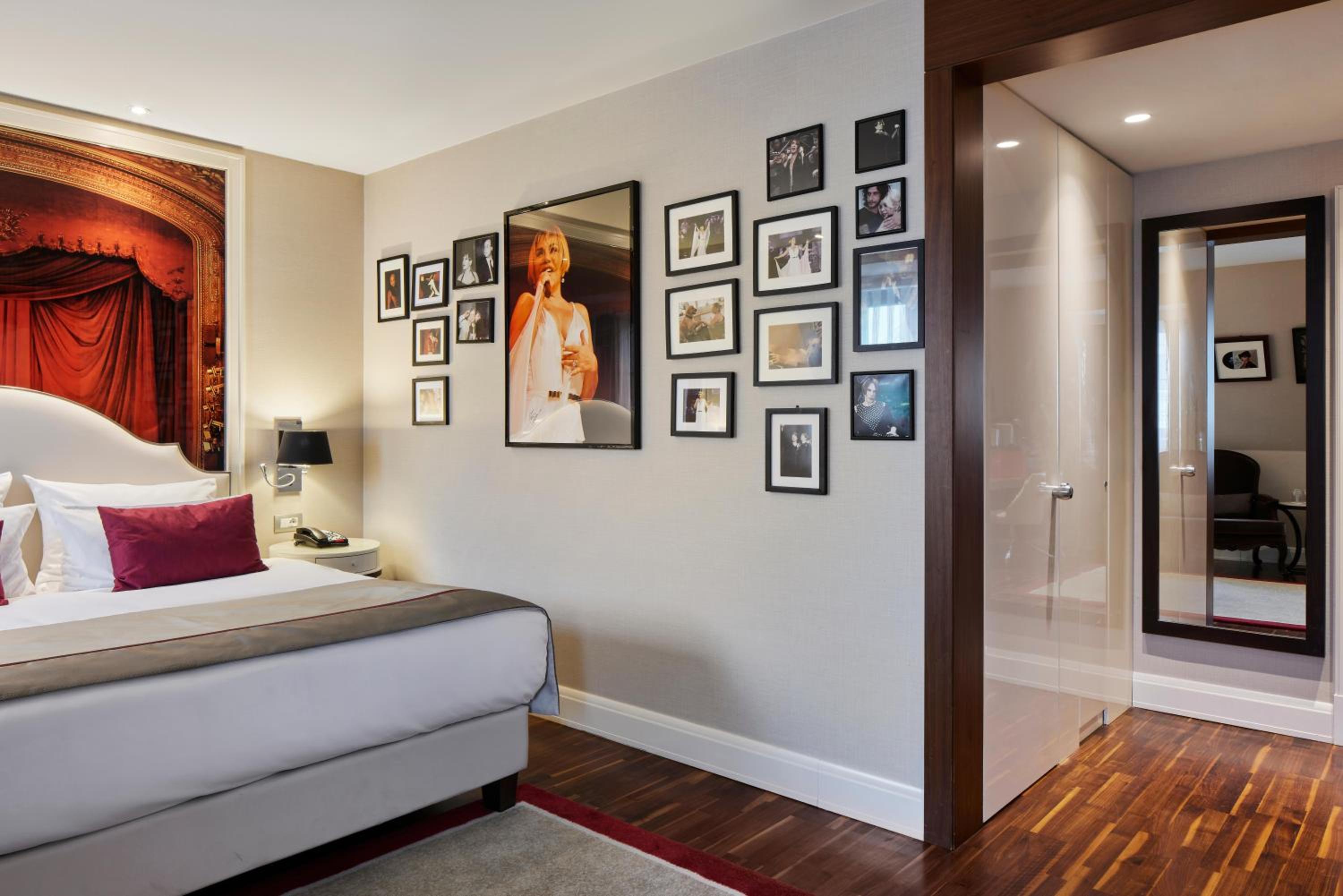 Sezen Aksu, Suite, 2 Queen Beds