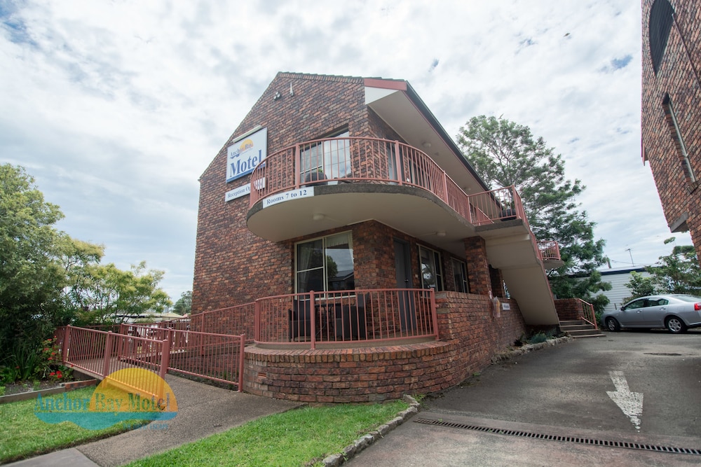 Anchor Bay Motel 3/50