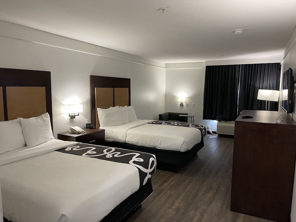 La Quinta Inn & Suites by Wyndham Hesperia Victorville 12/44