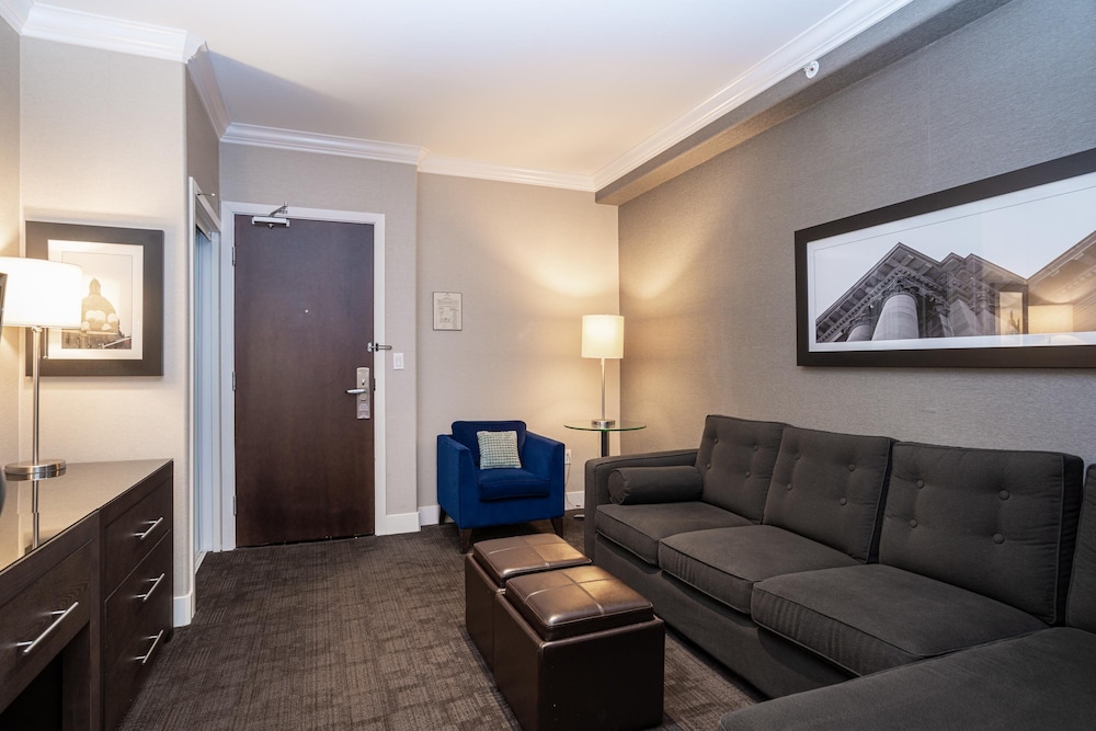 Sandman Signature Edmonton South 30/48