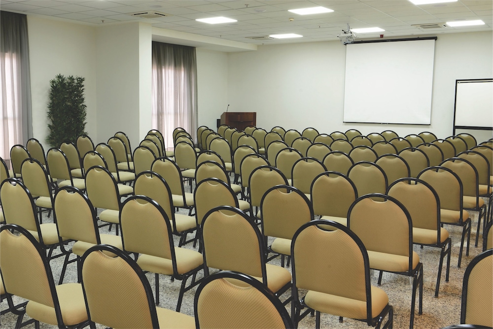 Tulip Inn Vila Velha 40/50