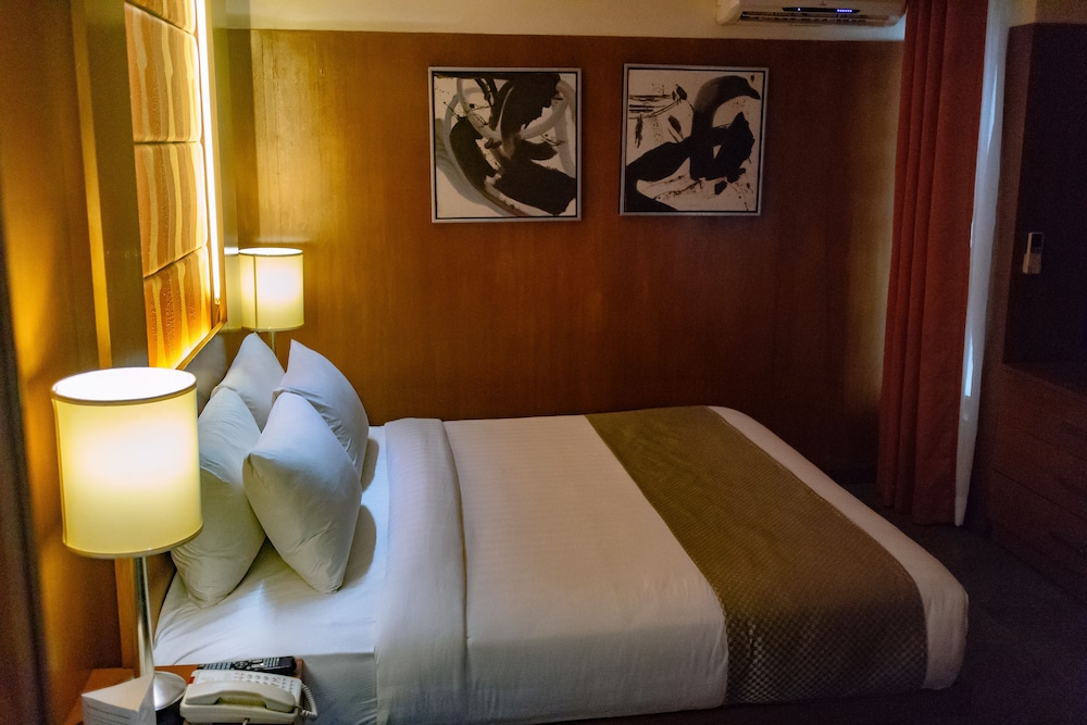 Crown Regency Beach Resort Boracay 54/75