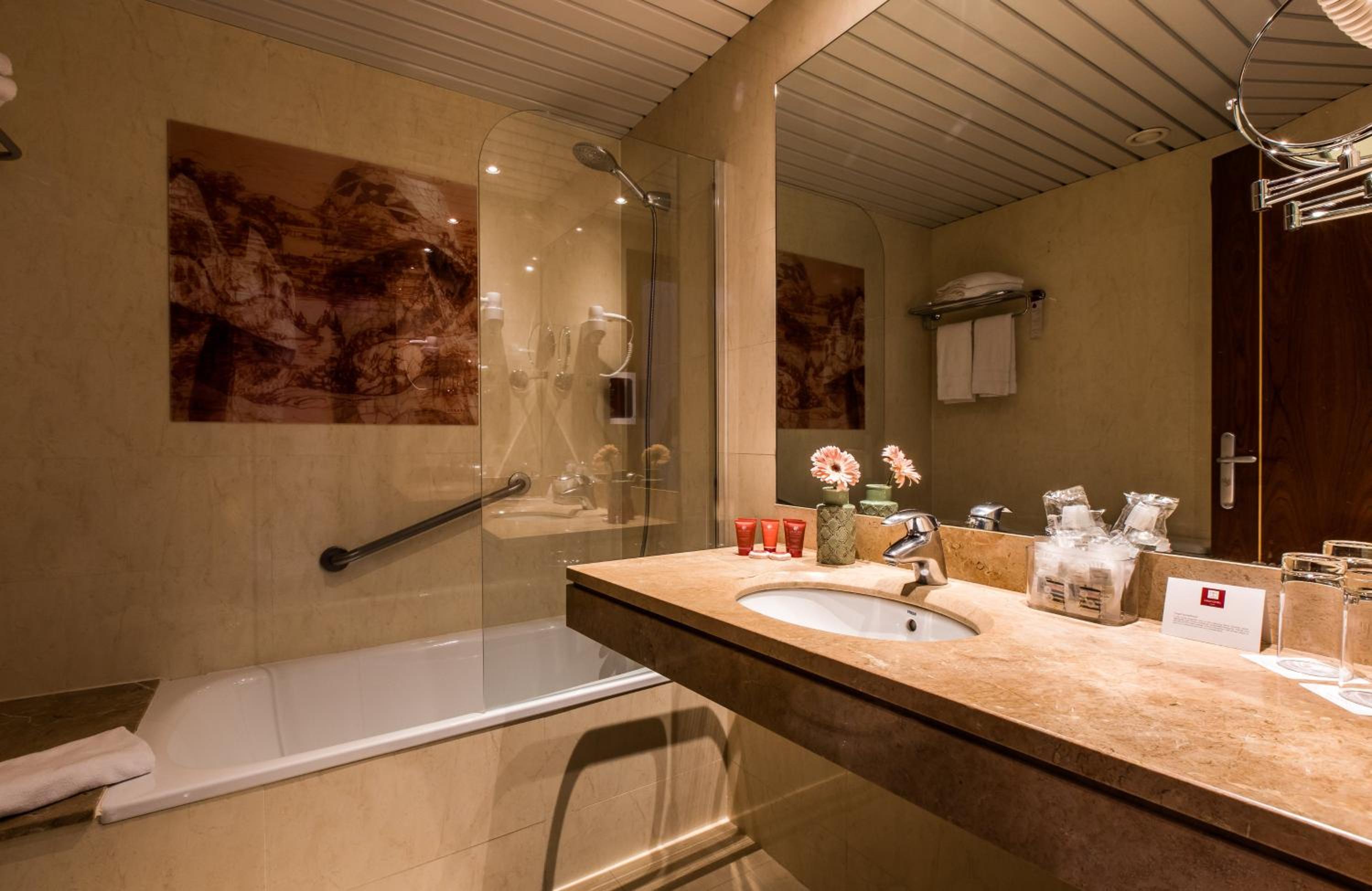 Park, Superior, Double or Twin Bed، Leonardo Hotel Barcelona Gran Via 7/9