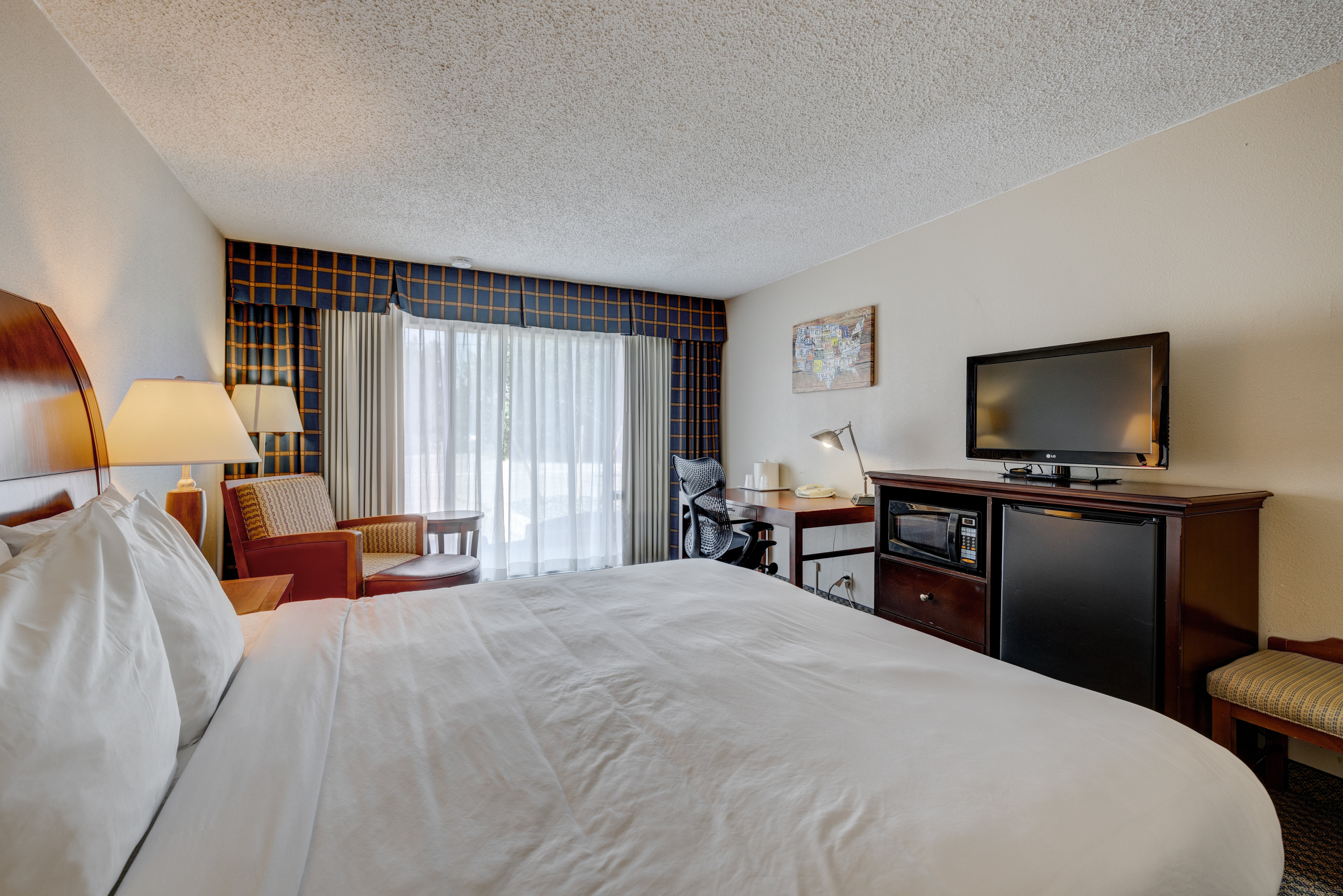 Riverside Hotel & Conference Center 24/60