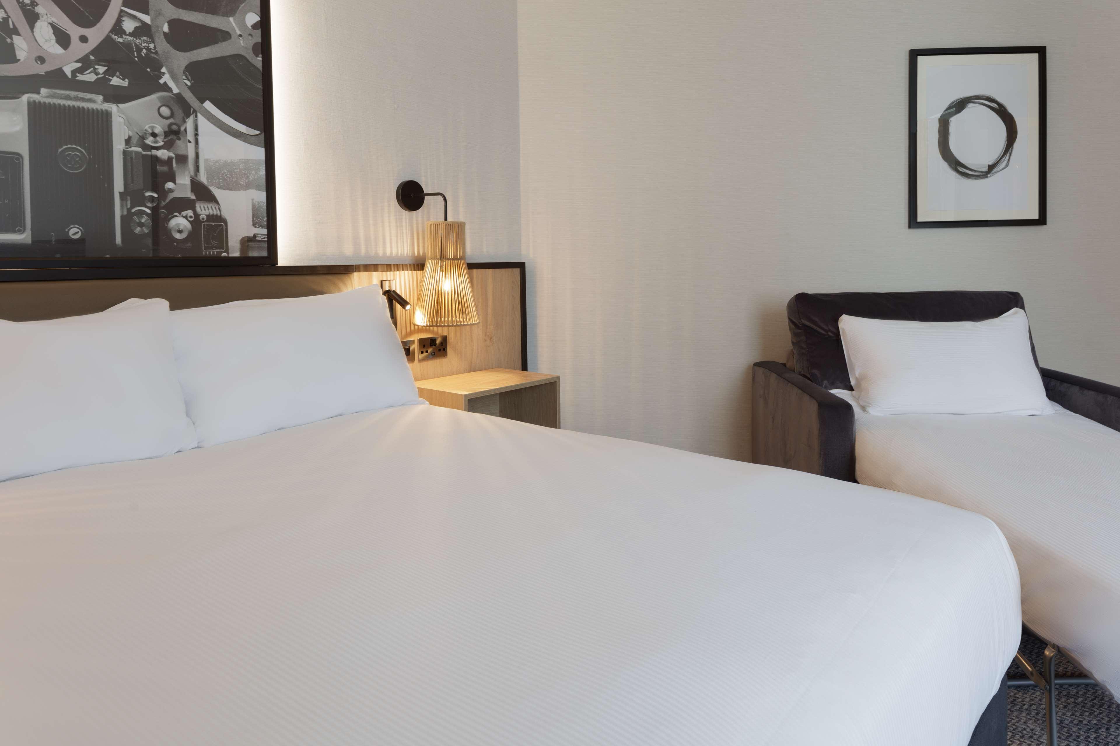 GUEST ROOM, QUEEN BED, SOFA