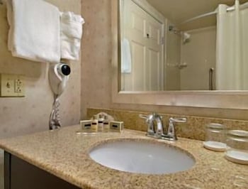 Wingate by Wyndham Erie 50/53