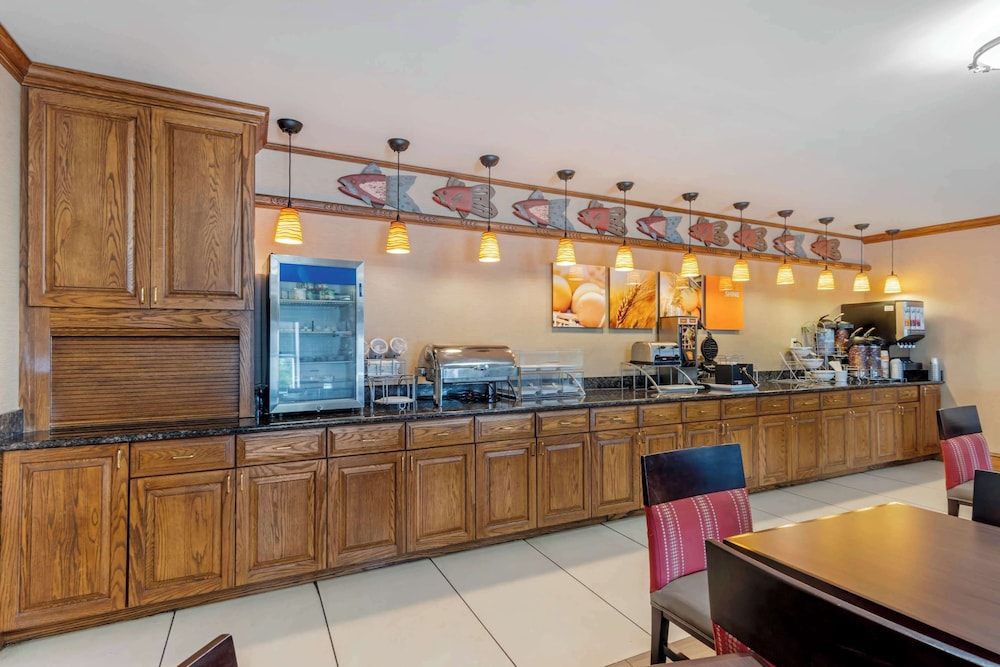 Comfort Inn & Suites Dover near Speedway 45/56
