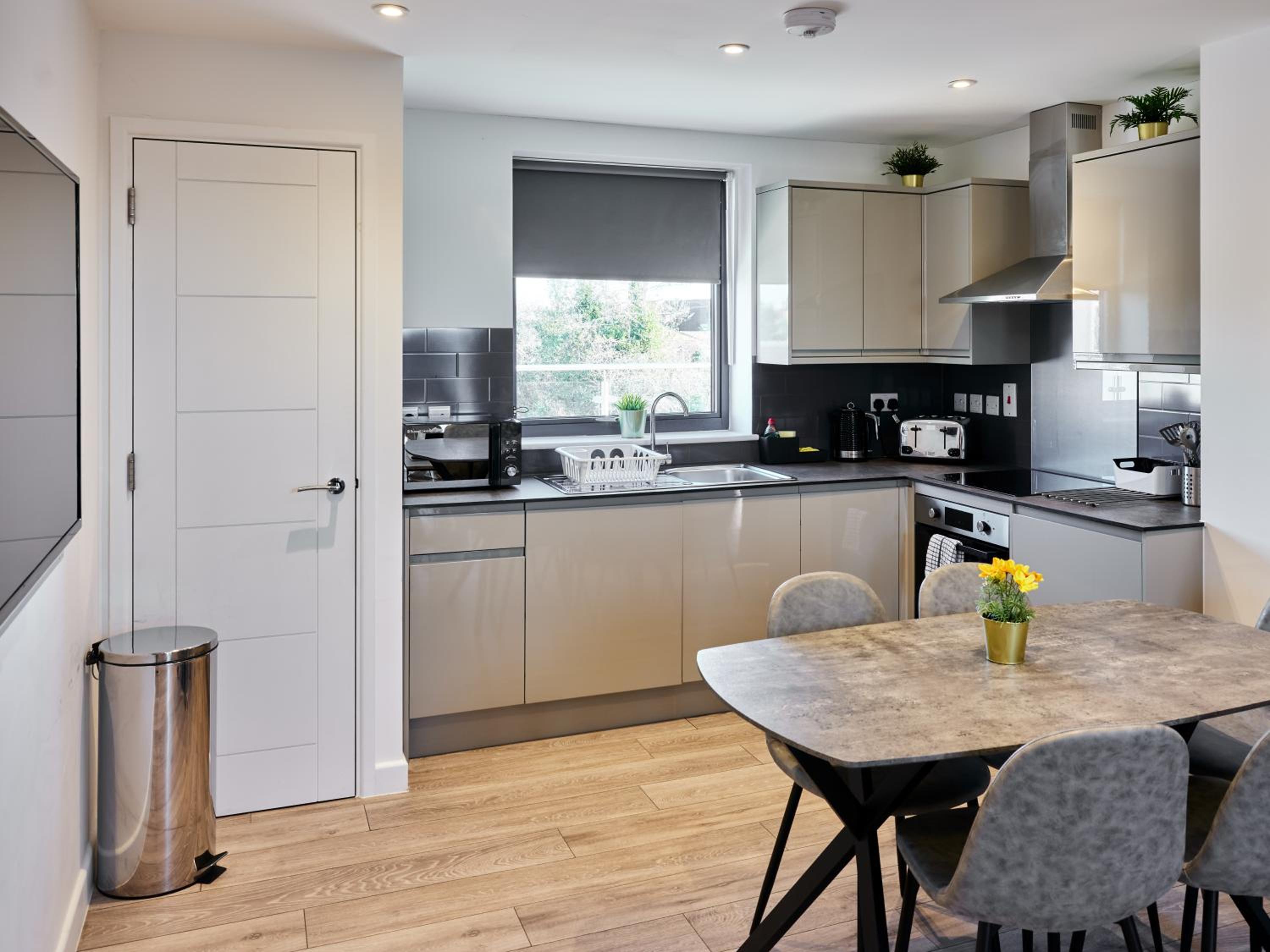 Hampton Suites Serviced Apartments 20/23