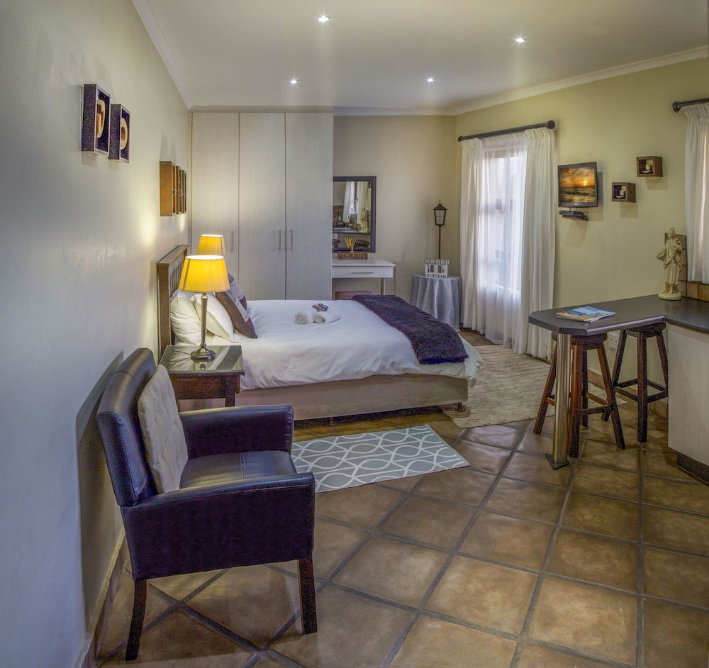 Lalapanzi Guest Lodge 14/24