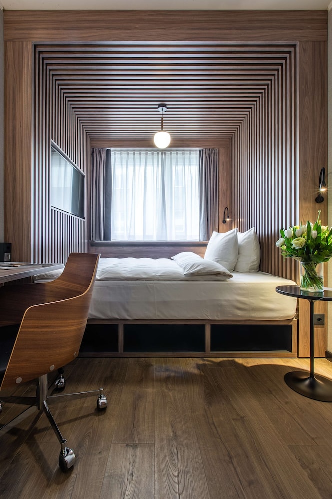RADISSON BLU HOTEL BASEL 56/74