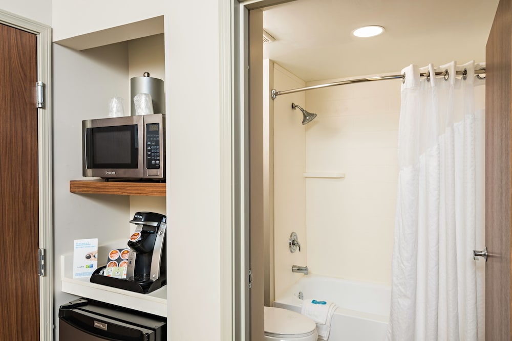 Standard, 2 Queen Beds, Holiday Inn Express Hotel Suites Peoria North Glendale 6/7