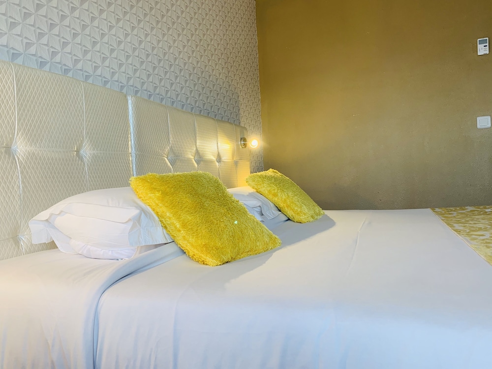 Grand Hotel de Nimes 29/81