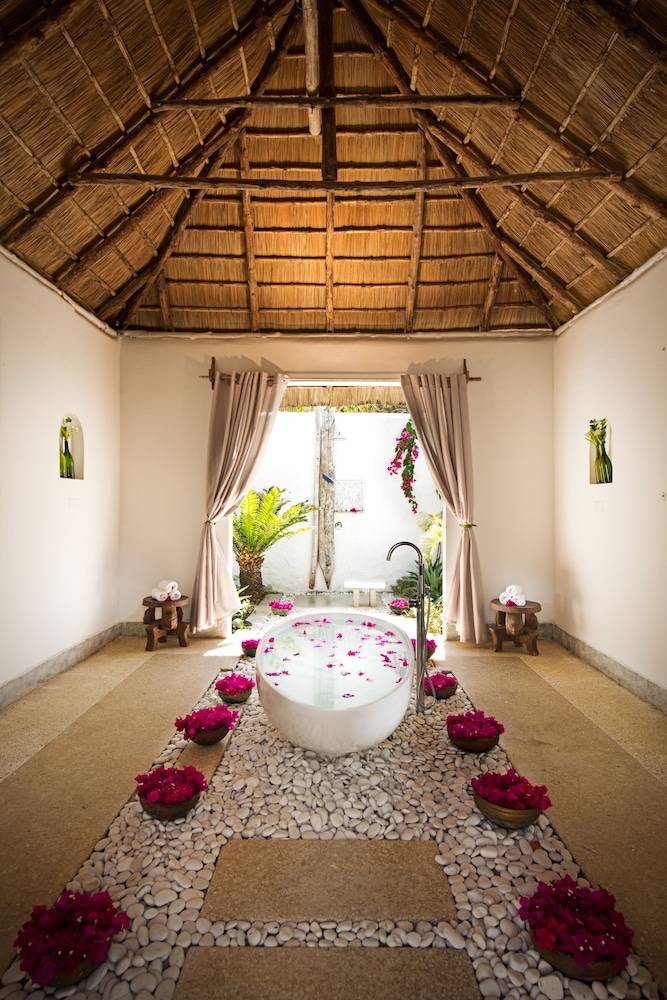 The Aiyana Resort and Spa 13/50