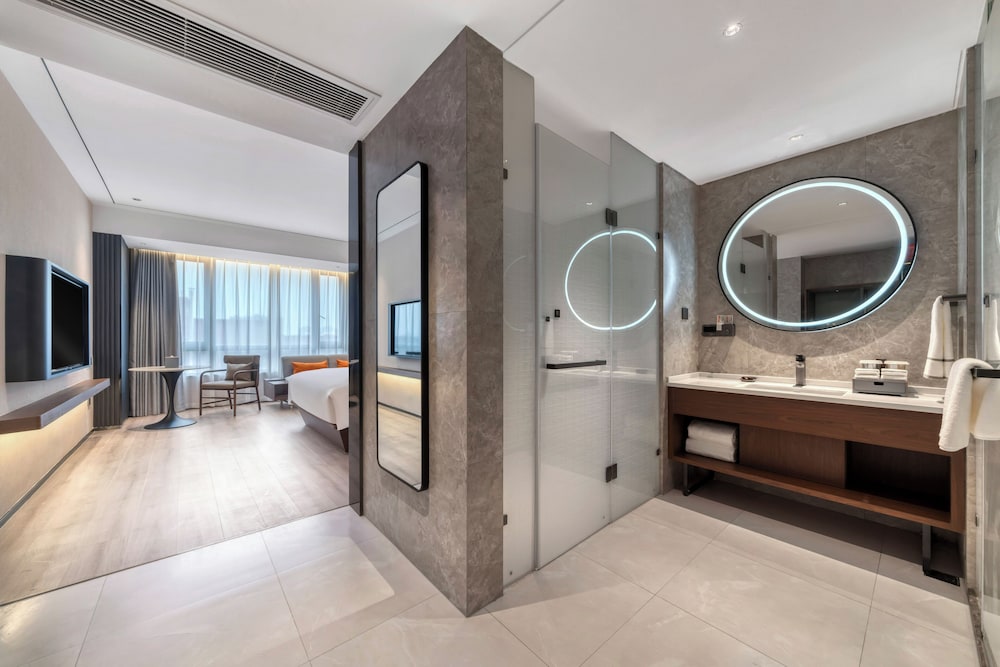 UrCove by Hyatt Jiashan Center 7/7