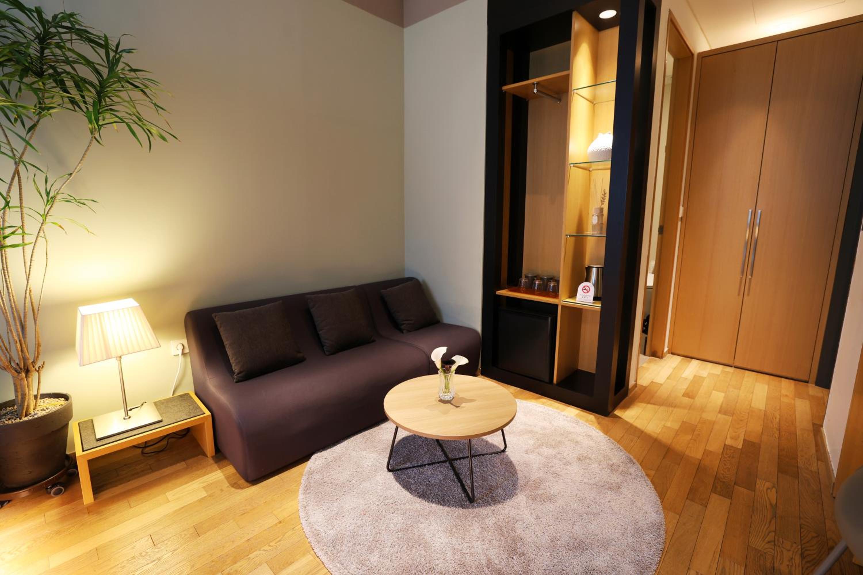 Seoul Hotel ShinShin Myeongong 32/51