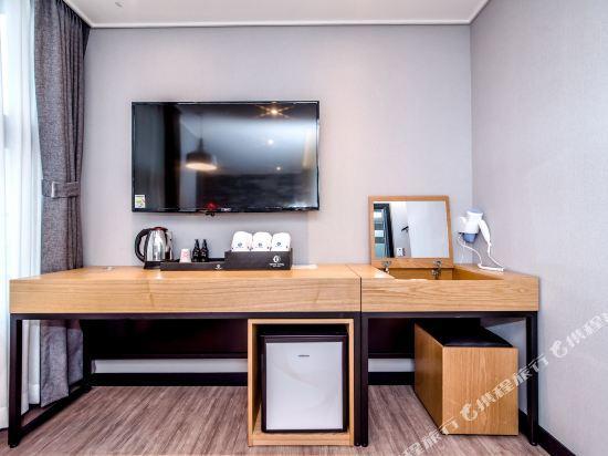 Hertz Hotel 40/48