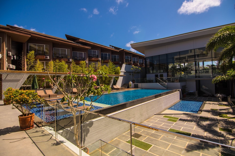 Pinnacle Boracay 62/67