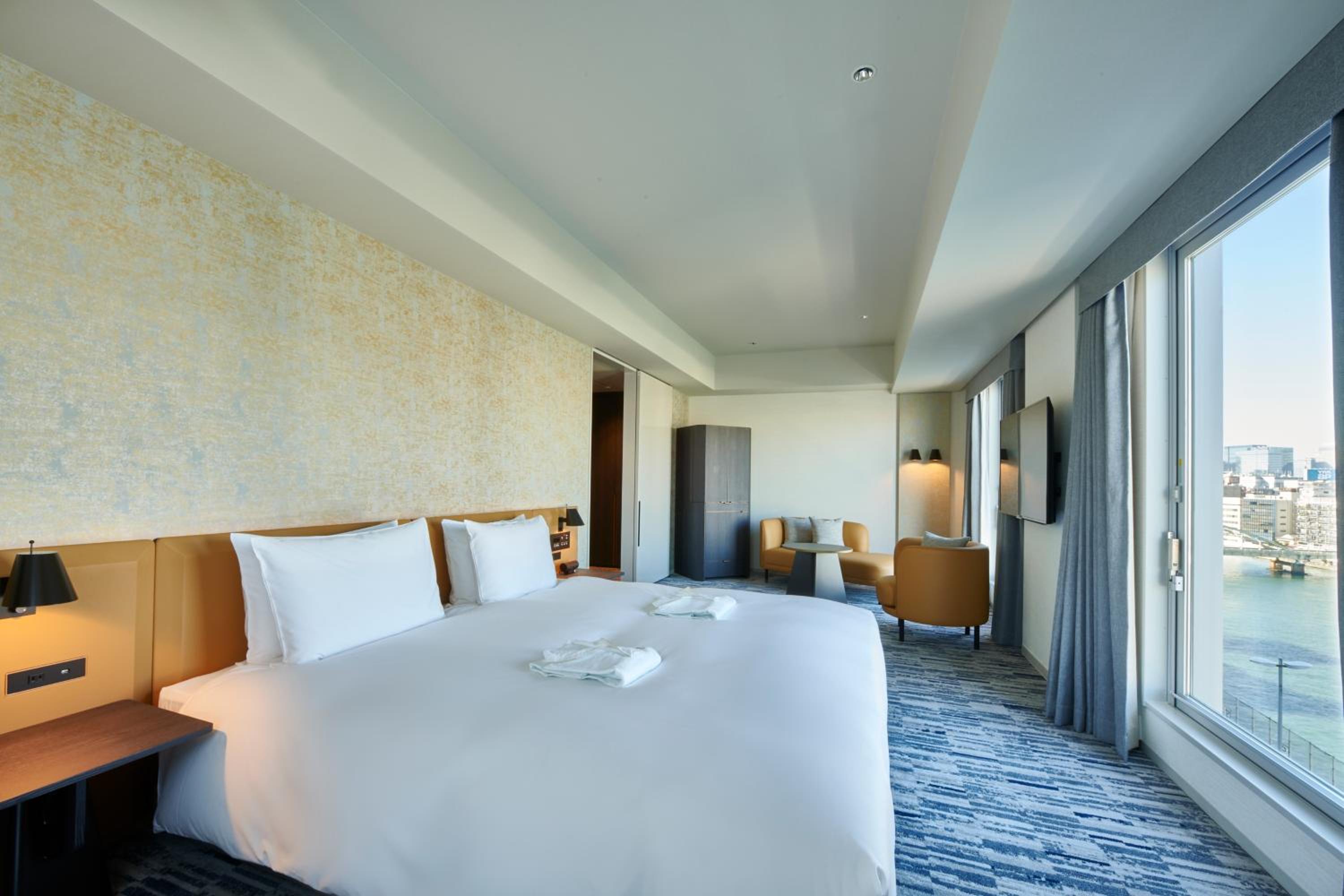 Deluxe, King Bed, with View, Electronic Cigarette Only