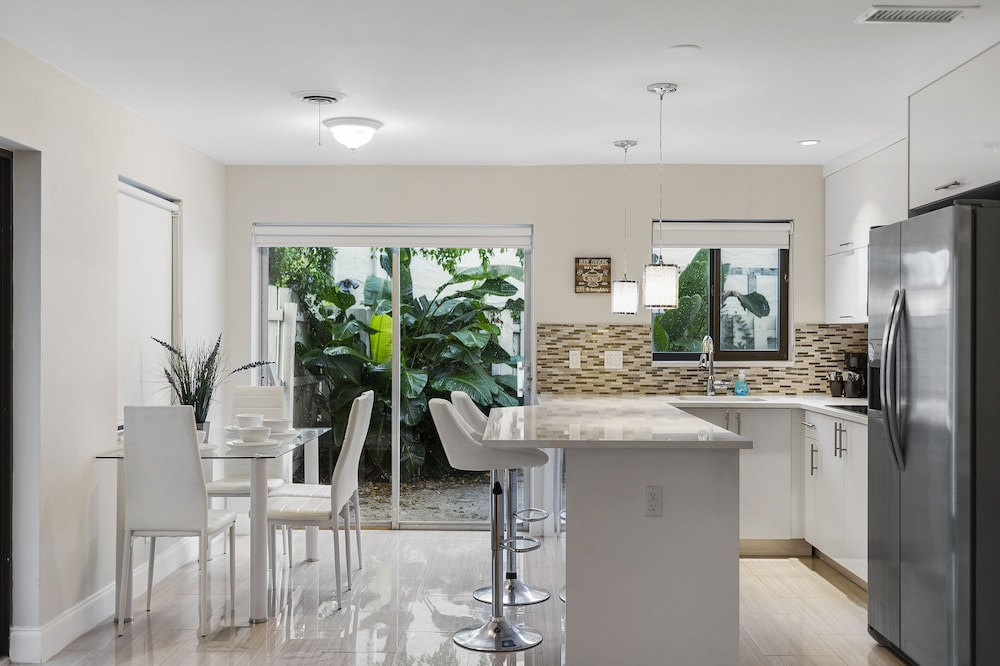 Alani Bay Deluxe Condos Fort Lauderdale 47/50