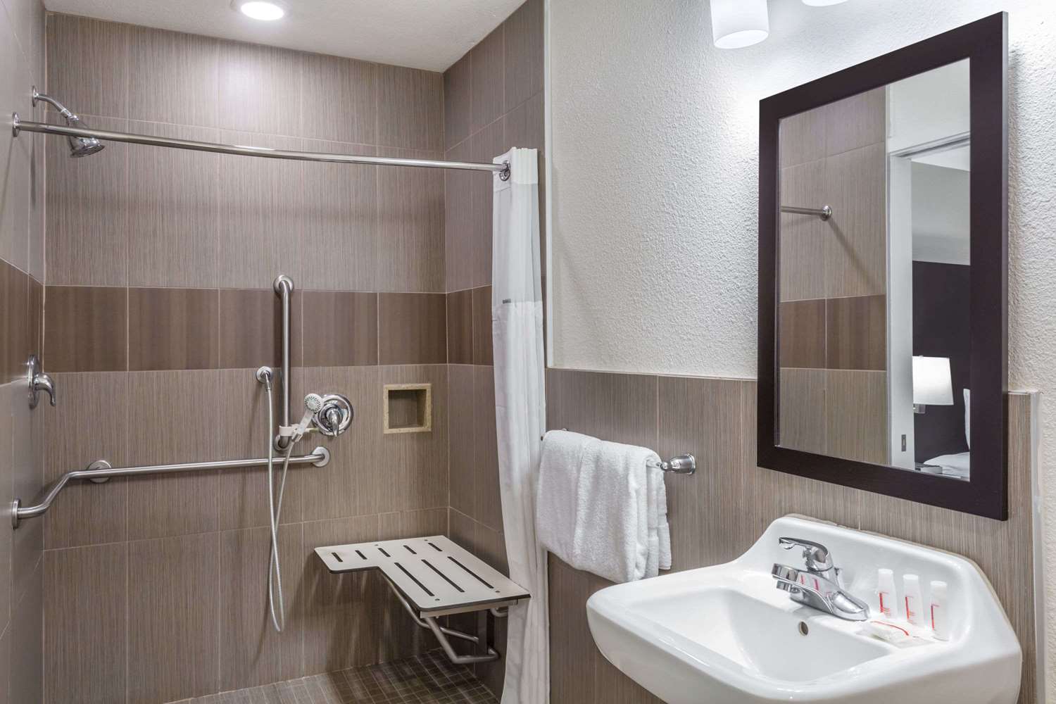 Ramada By Wyndham Monterey 26/26