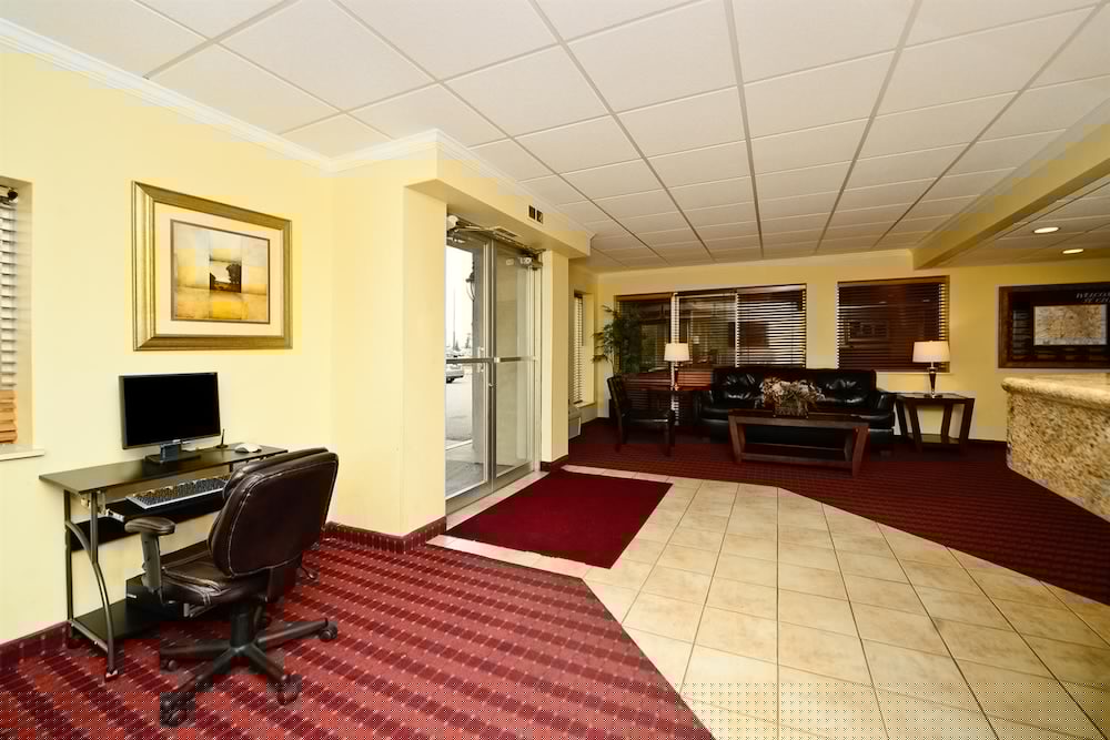 Americas Best Value Inn and Suites St Cloud 17/26