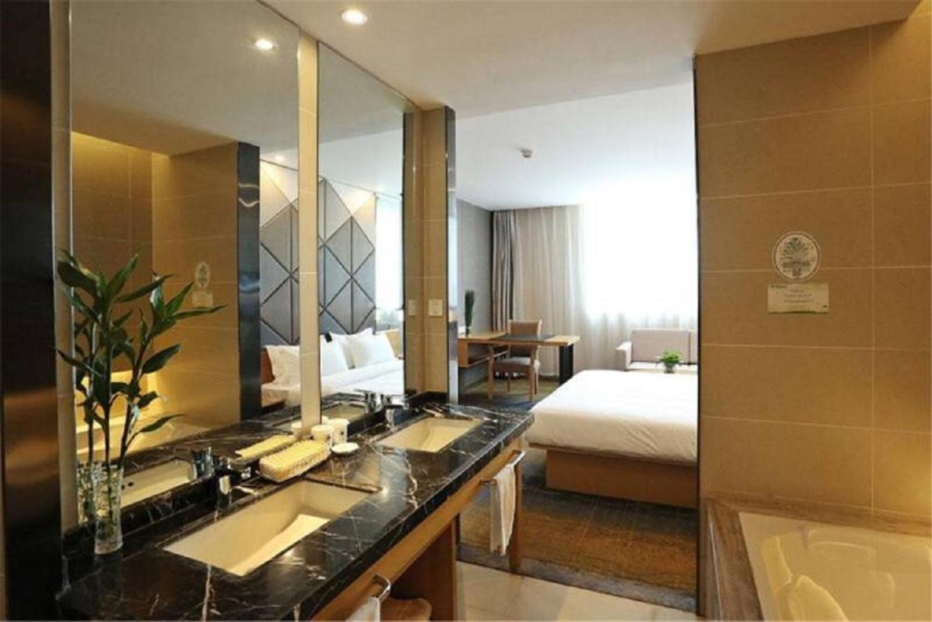 GreenTree Inn Taizhou Golden Eagle Shopping Center Dongfeng Road Express Hotel 38/39