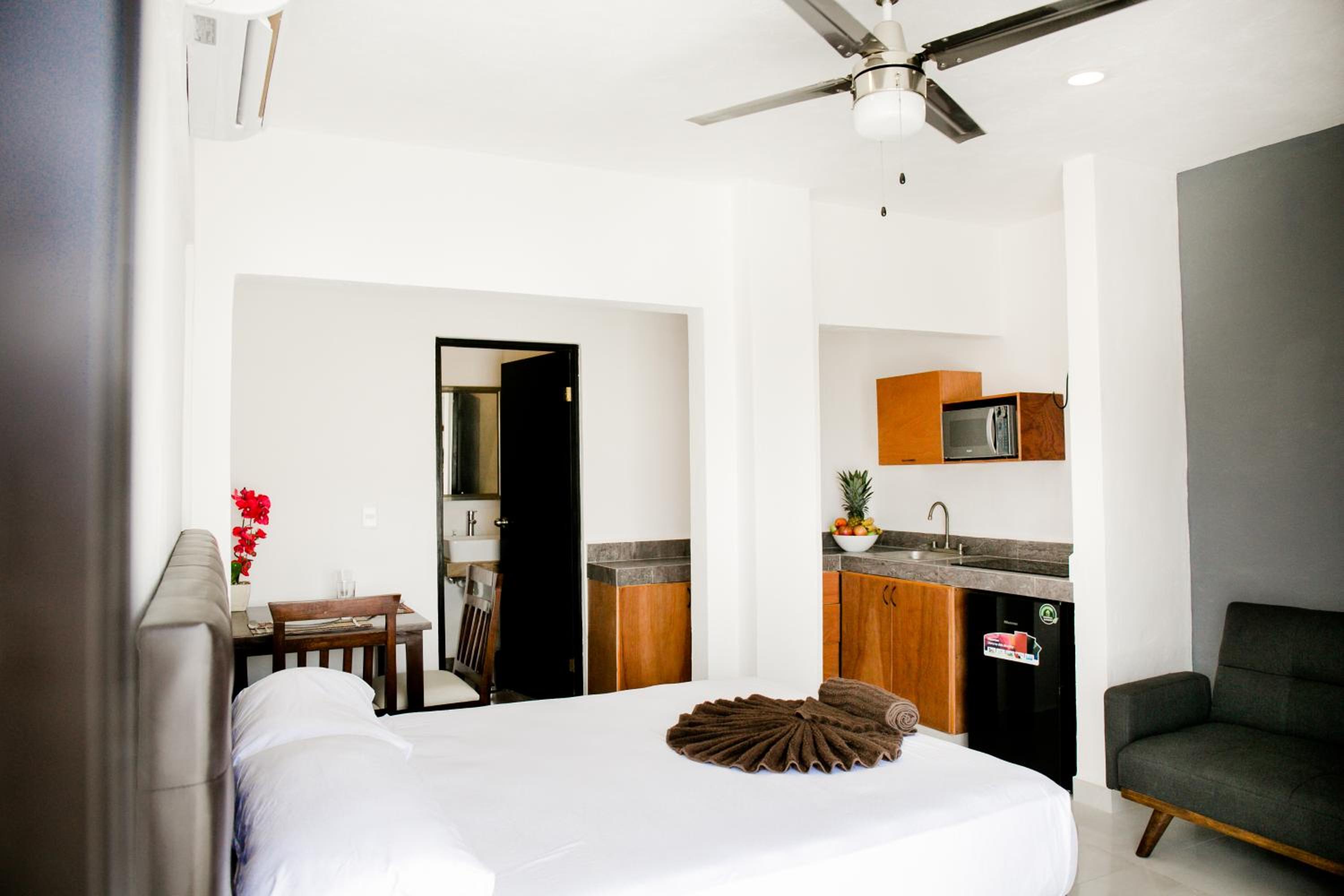 Maui Suites by GuruHotel 15/50