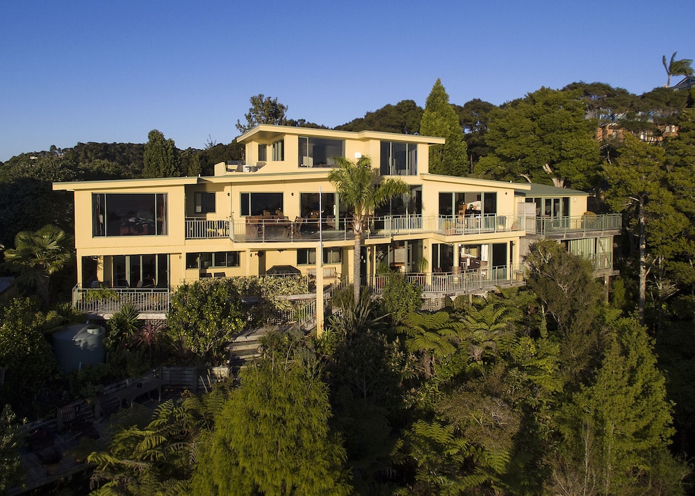 Allegra House 3/66