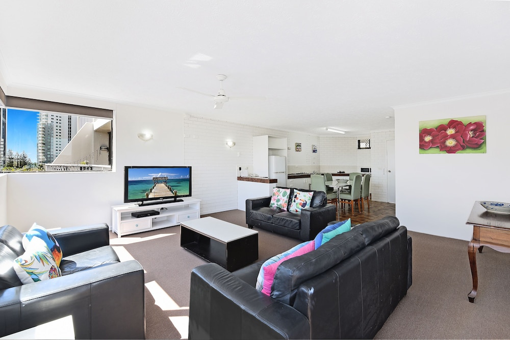 BEST WESTERN BROADBEACH TRAVEL INN APARTMENTS 38/70