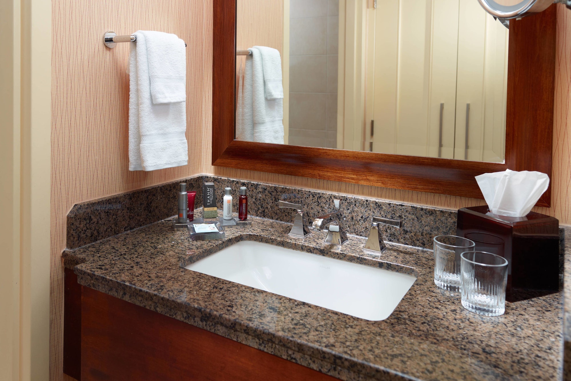 غرفة بسرير مزدوج، Marriott Meadowview Conference Resort Convention Center 5/9