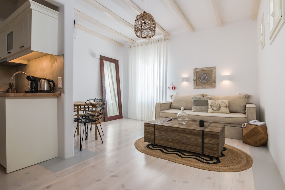 Eden View Suites & Villas 52/72