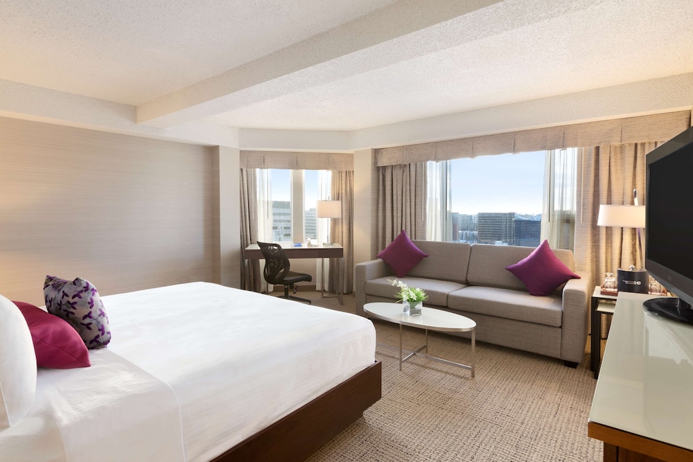 Coast Edmonton Plaza Hotel 8/41