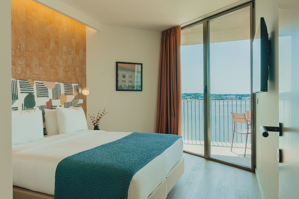 Upon Harbor - Seixal Bay Hotel 17/50