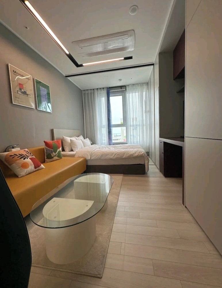 The Bayment Residence 48/50