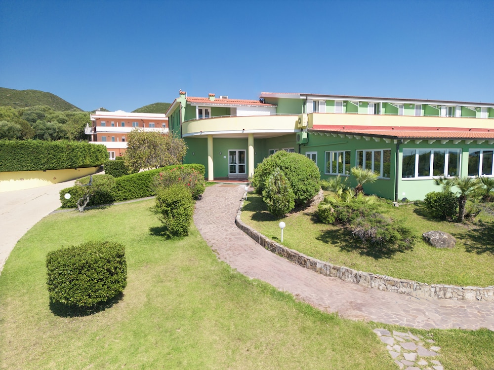 Lu Hotel Porto Pino 45/48