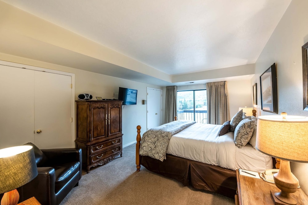 Shadow Ridge Resort Hotel By All Seasons Resort Lodging 12/77