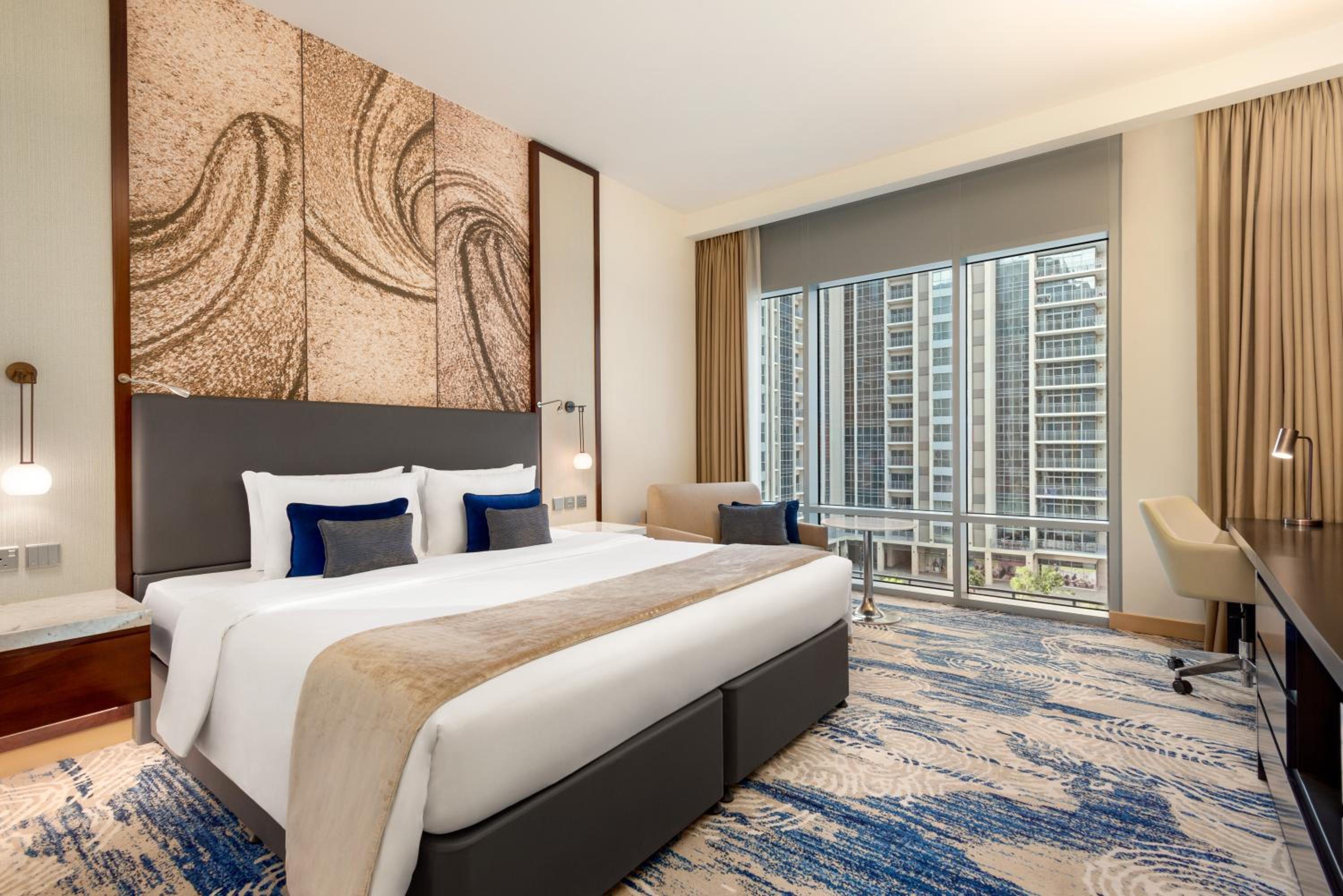 Deluxe, King Bed, Park View, Novotel Dubai Gold District 3/9