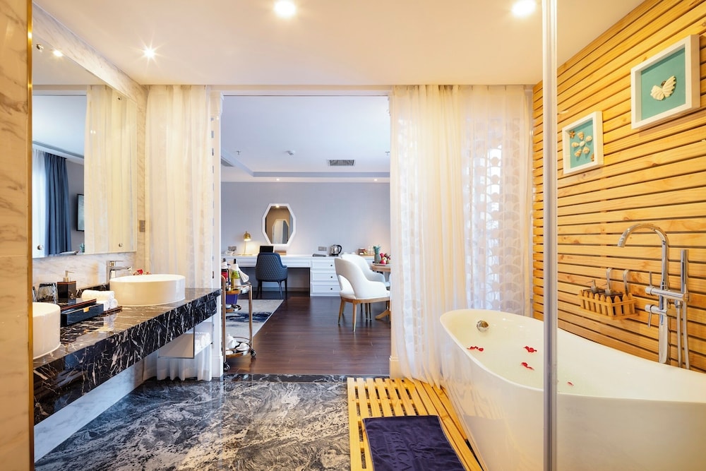 Erica Nha Trang Hotel 43/71