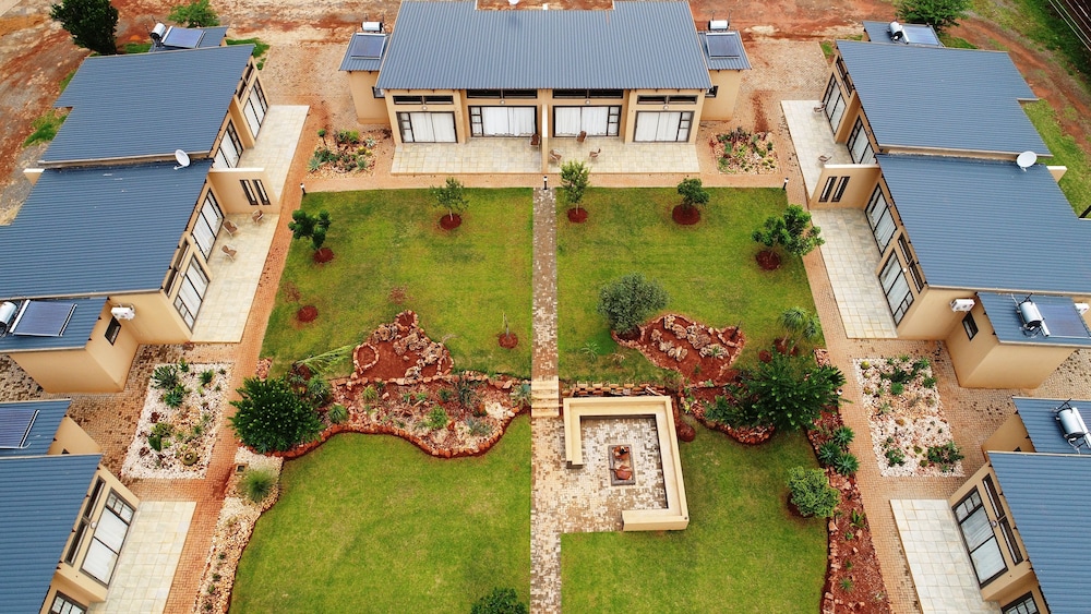 Manor Hills Guest Lodge 28/40