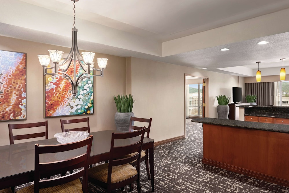 Embassy Suites by Hilton Franklin Cool Springs 12/75