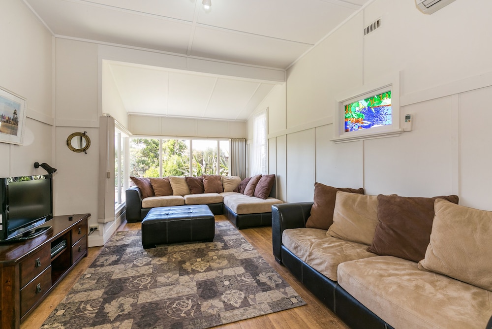 Beachfront Cottages Torquay 13/36