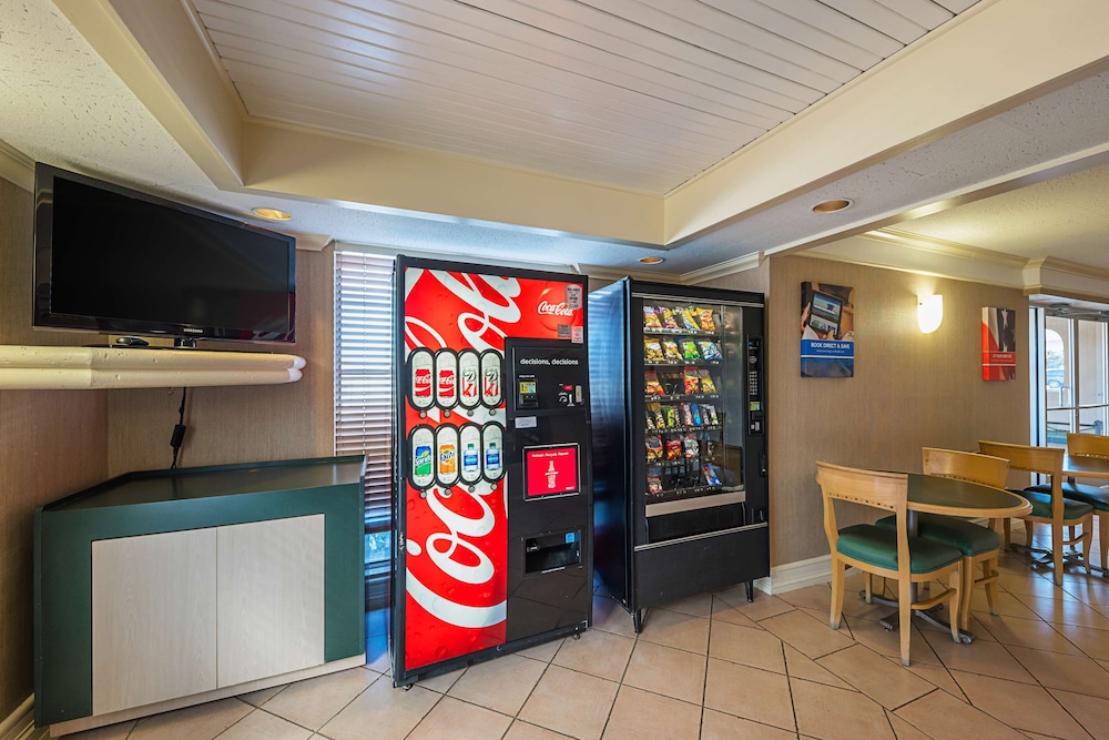 Motel6 Grand Prairie, TX - Interstate 30 46/51