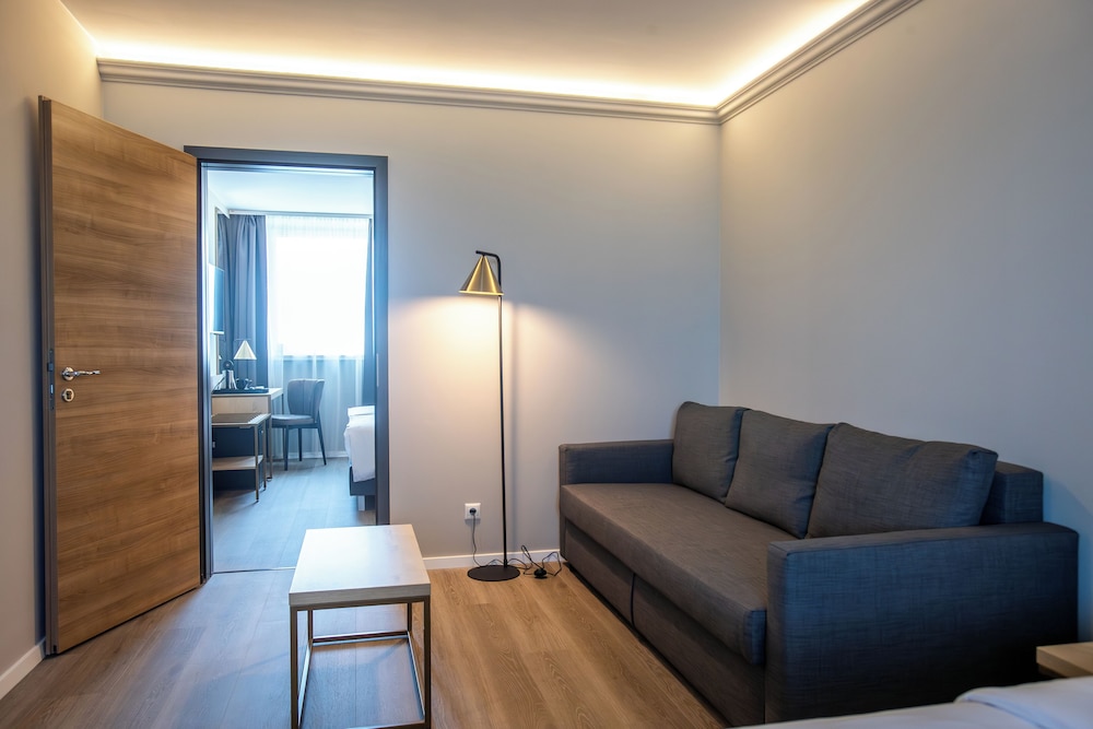 Expo Tower Hotel by Mellow Mood Hotels 58/82