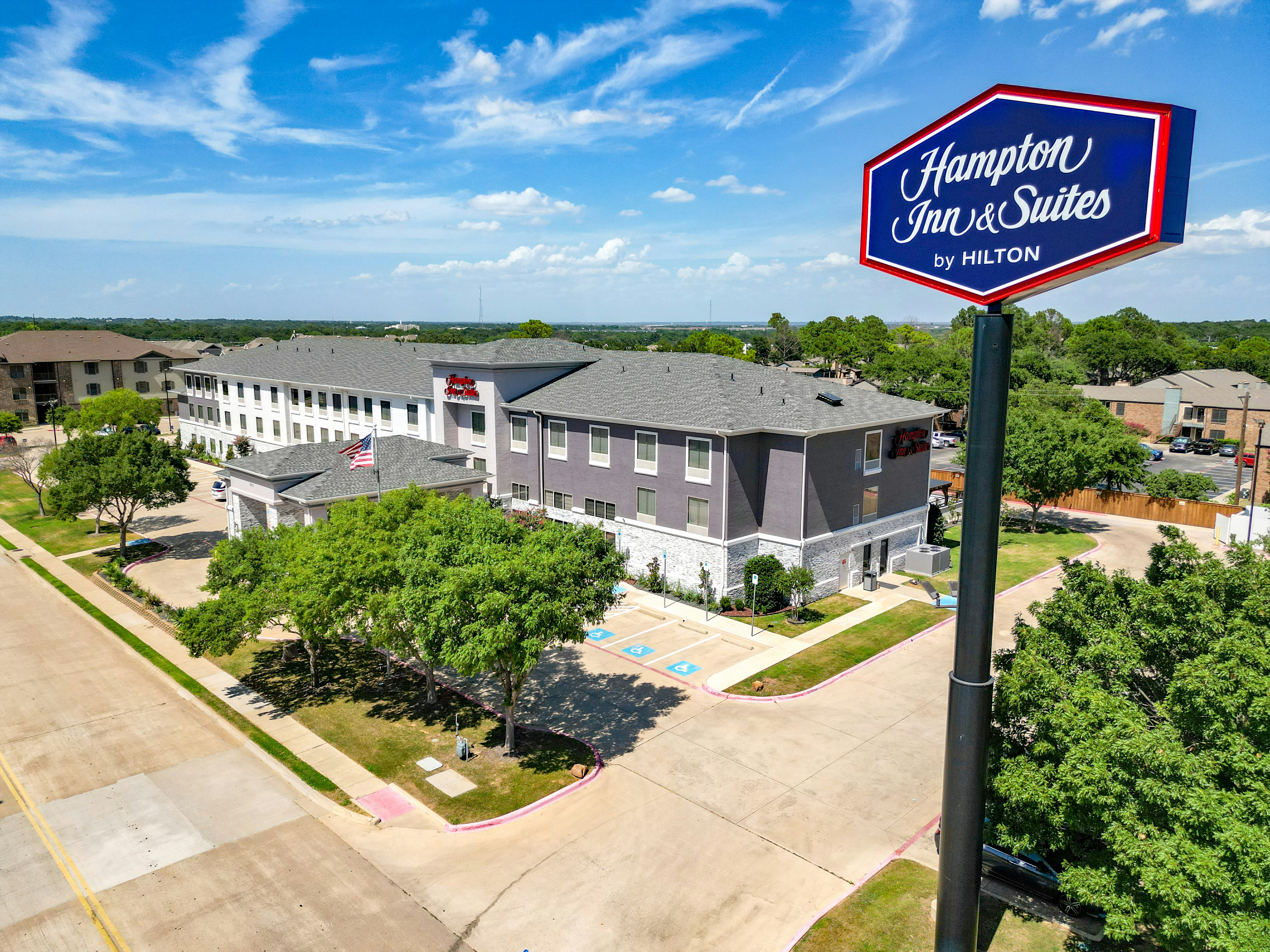 Hampton Inn & Suites Denton 53/59