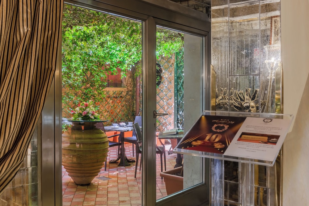 Ca Dell Arte Hotel 56/71