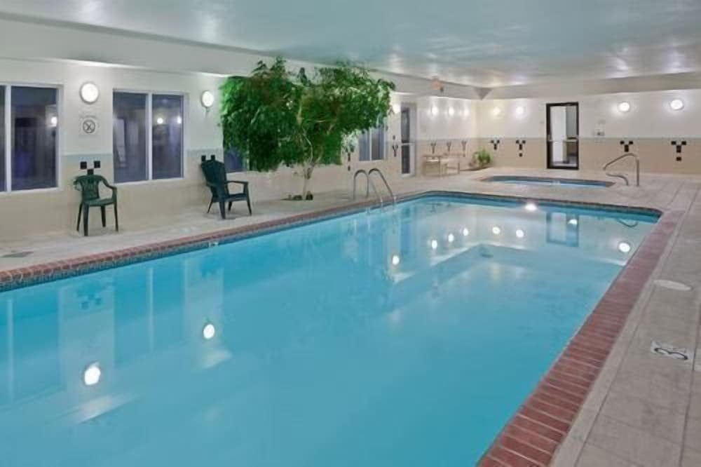 Days Inn by Wyndham Dodge City 37/56