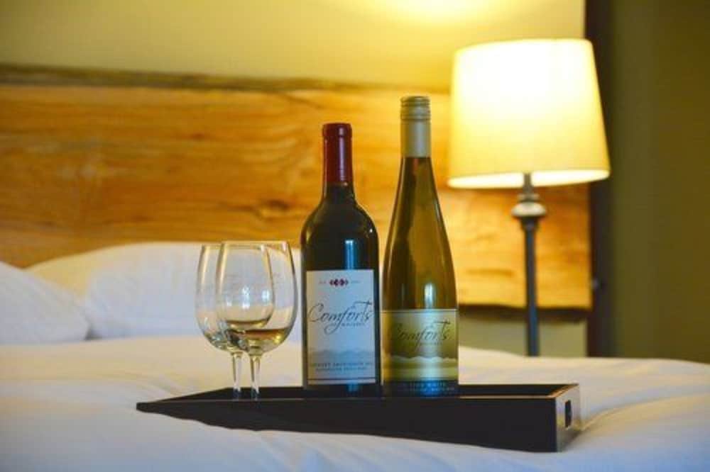 Comforts of Whidbey 8/34