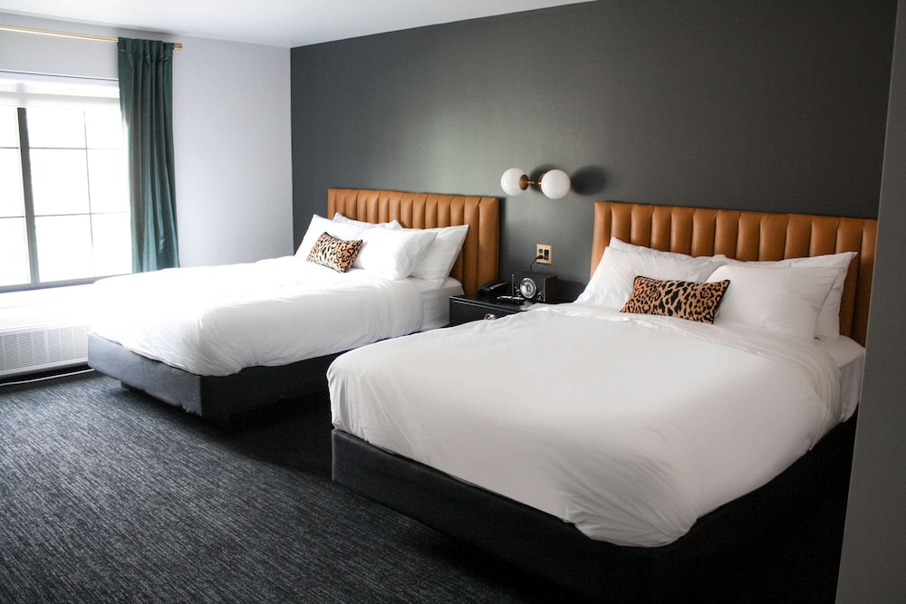 The Inn Hotel Lake Okoboji, Ascend Hotel Collection 9/50
