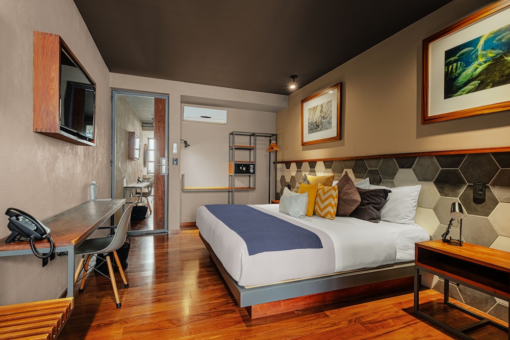 STANDARD, KING BED
