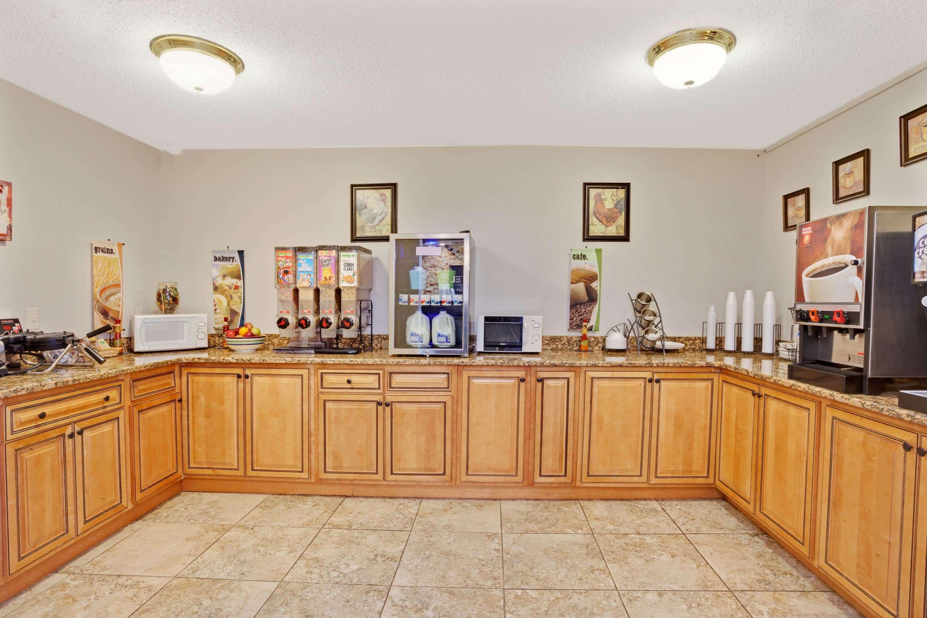 Microtel Inn Suites Detroit Roseville 23/31
